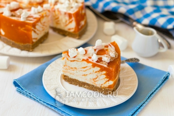 Kuva kurpitsa juustokakku, jossa raejuusto ja keksejä