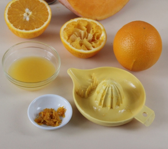 Squeeze the juice of an orange