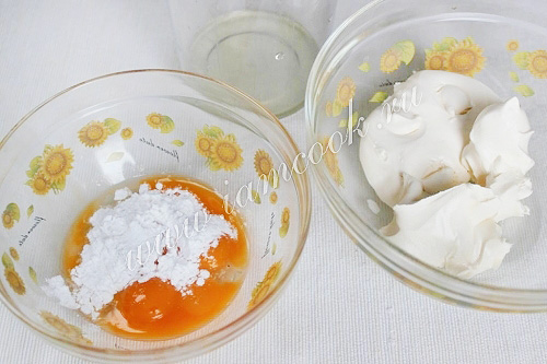Æggeblommer med pulveriseret sukker