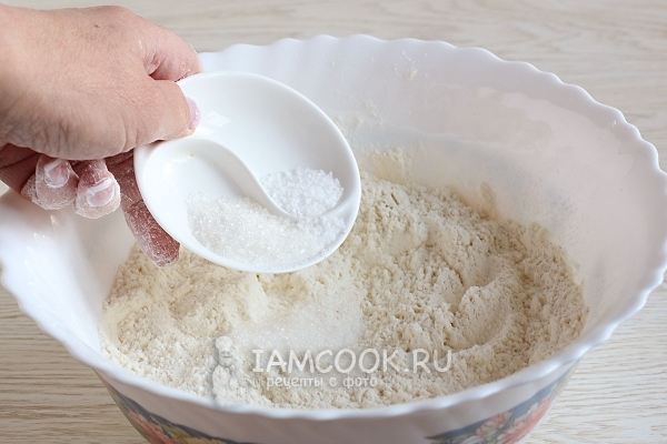 Cospargere di sale e zucchero