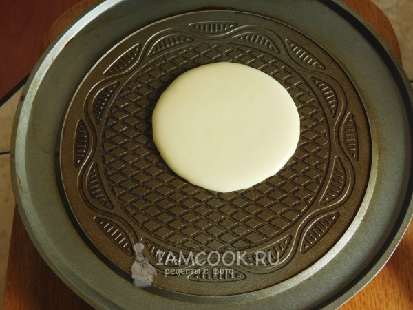 Pour the dough into the waffle iron