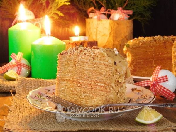 Снимка торта от домашно приготвени вафли торти и кондензирано мляко