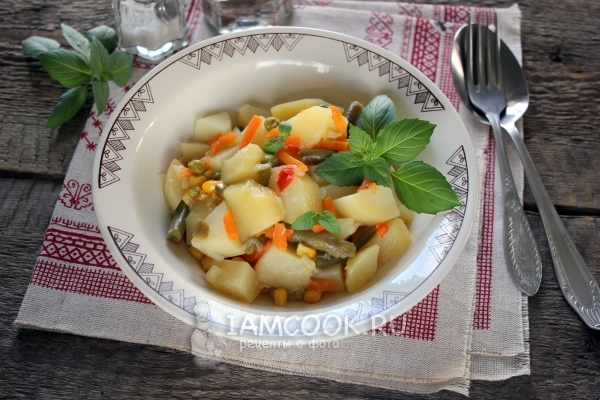 A recept a párolt burgonya zöldségekkel egy multi-
