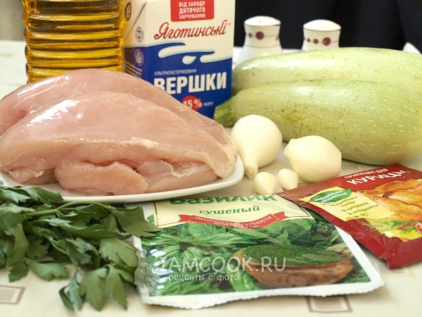 المكونات للطبخ مع الدجاج
