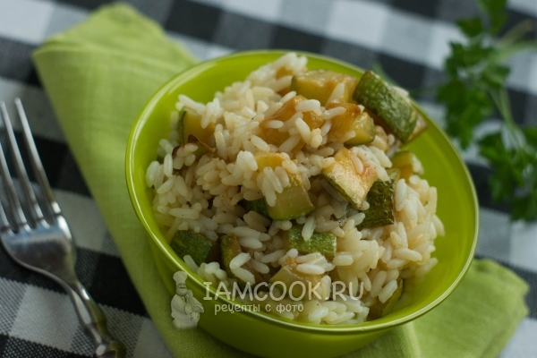Снимка на задушени тиквички с ориз