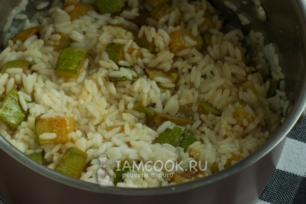 Разбъркайте тиквичките с ориз