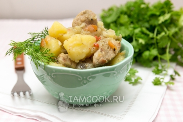 Billede af stewed kartofler med kød og grøntsager