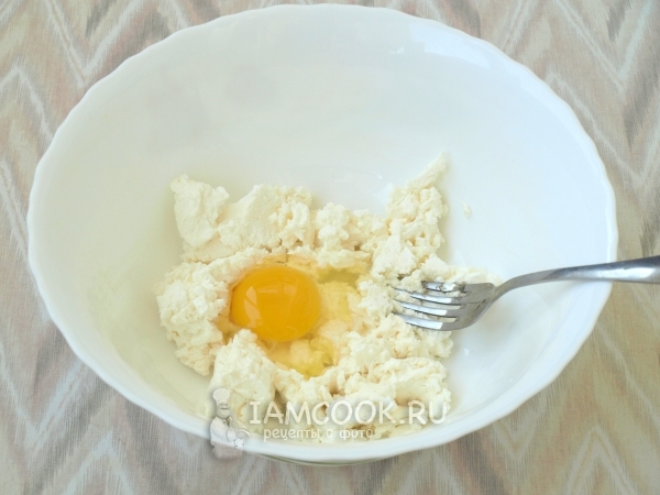Комбинирайте извара с яйце
