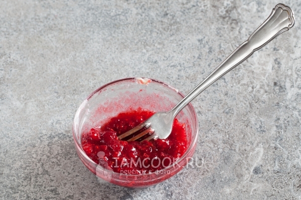 Mash the raspberry with a fork