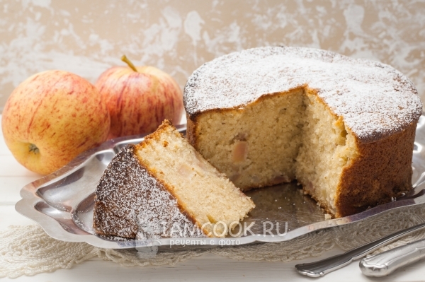 صورة من الكعكة الرائب مع التفاح