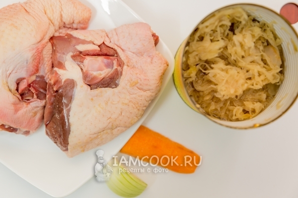 Ingredients for stewed duck with sauerkraut