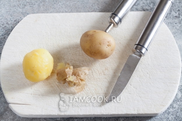 The recipe for boiled potatoes in a uniform