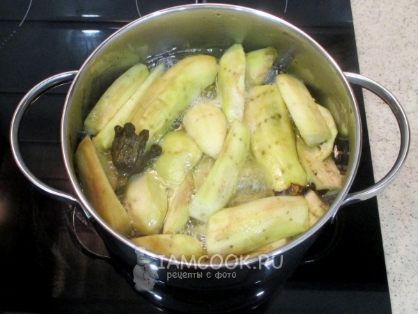 Boil the eggplant in syrup