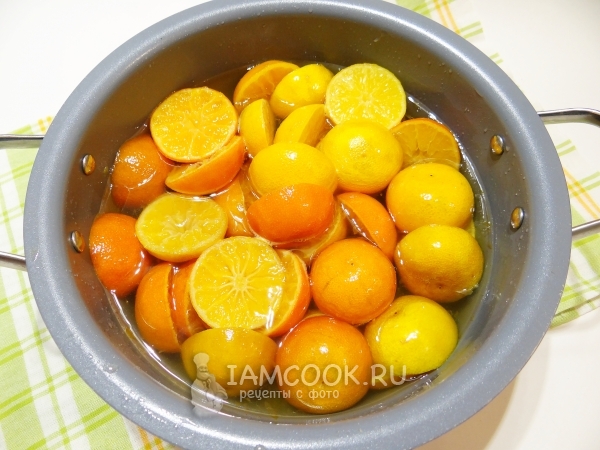 Bring syrup with tangerines to a boil