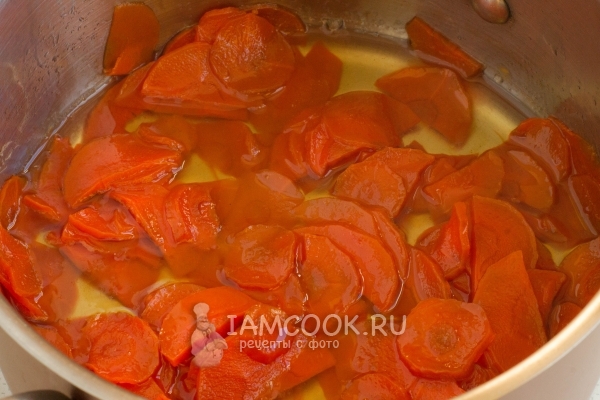 Cook carrot jam