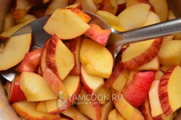 Kuhajte jabuke u sirupu