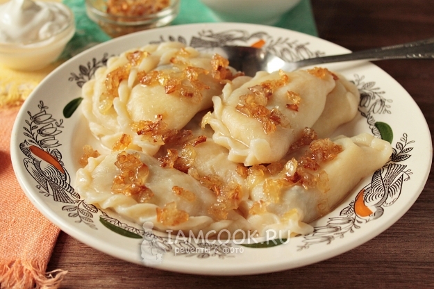 Opskrift på dumplings fra kogt dej med kartofler og svampe