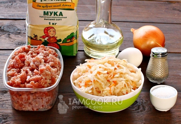 Zutaten für Wareniki mit Sauerkraut und Hackfleisch