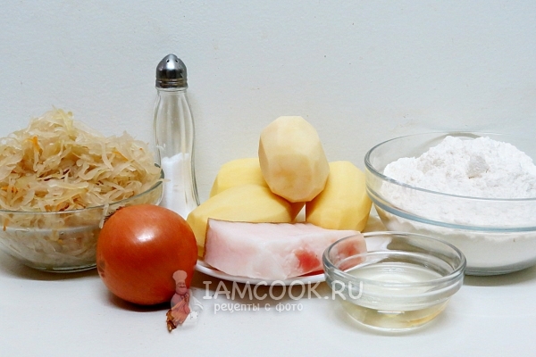 Ingredientes para vareniki con chucrut y patatas