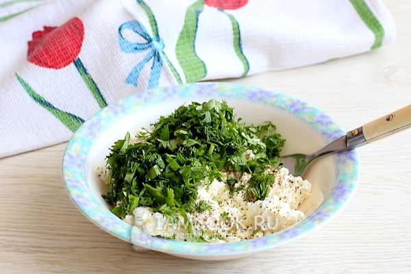 Combine cottage cheese with greens