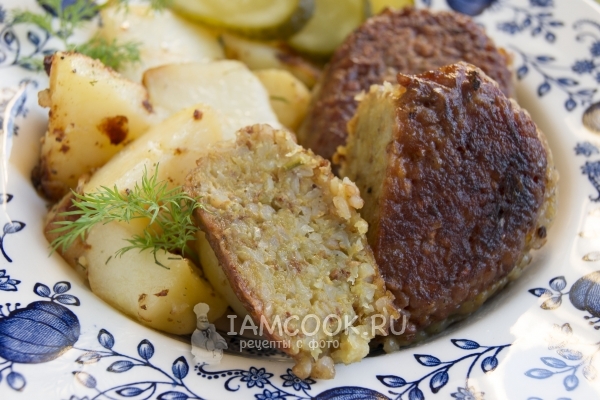 Foto di cotolette vegetariane con grano saraceno e patate