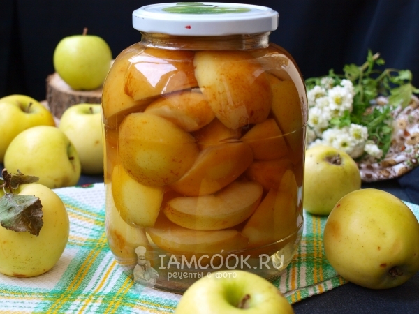 Συνταγή για τα μήλα σε σιρόπι σε σφήνες για το χειμώνα