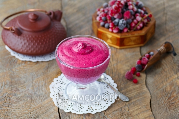 The recipe for berry mousse with gelatin