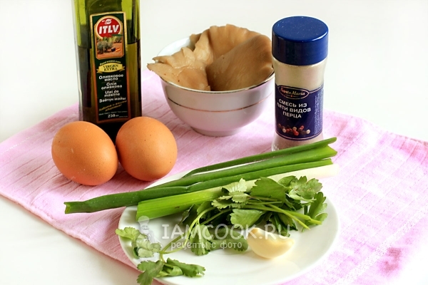 Ingredienser til stegte æg og svampe