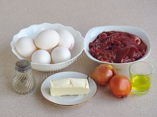 Ingredientes para aperitivos de huevos rellenos de hígado