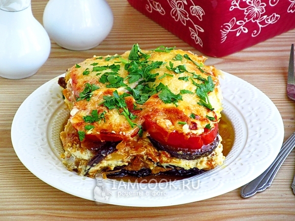 Recipe for eggplant casserole with vegetables, chicken and cheese