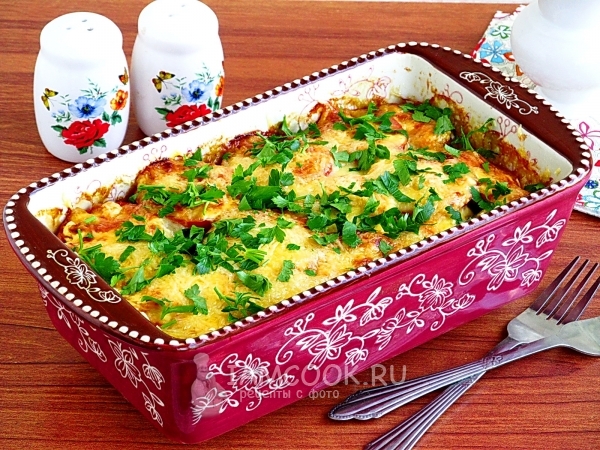 Photo of aubergine casserole with vegetables, chicken and cheese