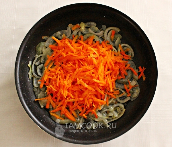 Put the grated carrots