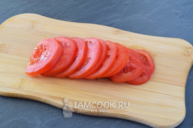 Schneide die Tomate ab
