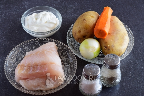 砂锅鱼配肉碎和土豆
