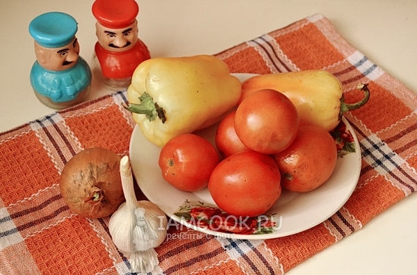 مكونات لتتبيل المعكرونة الطماطم لفصل الشتاء