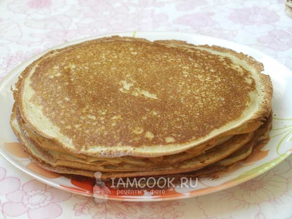 Incolla i pancakes su un piatto