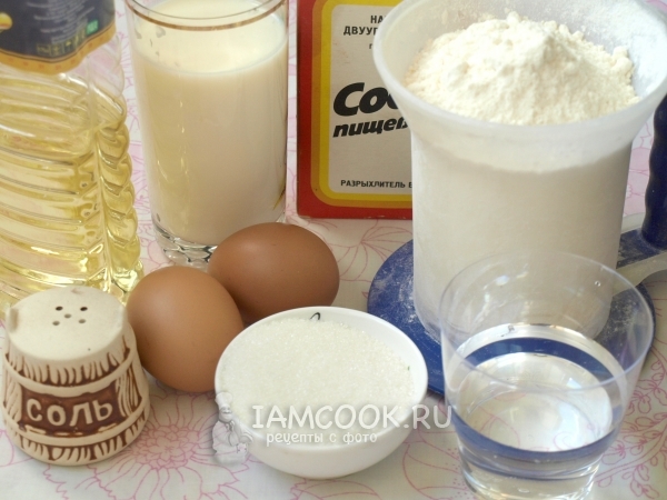 Ingredienti per pancake alla crema in latte acido (con acqua bollente)