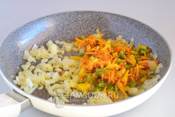 Combine onion with pepper and carrots