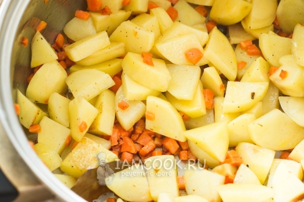 Masukkan kentang ke wortel