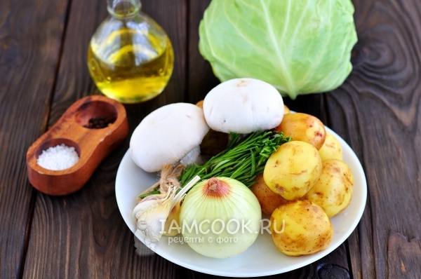 炸土豆的成分用在平底锅里的卷心菜