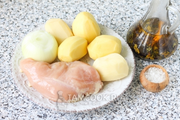 Složení opečených brambor s kuřecím masem v pánvi