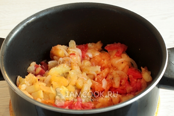 Photo of fried potatoes with tomatoes