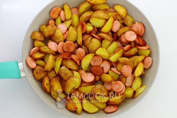 Photo of fried potatoes with sausages