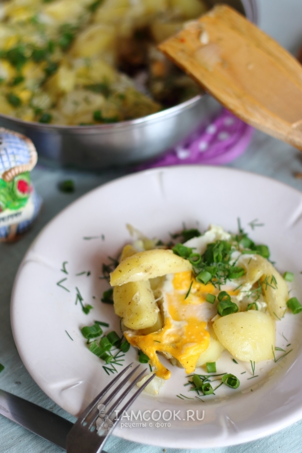 Рецепта за пържени картофи с яйце в тиган