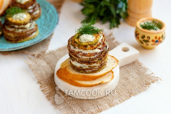 Φωτογραφία του τηγανητά κολοκυθάκια με σκόρδο και μαγιονέζα
