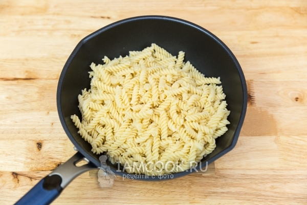 Sæt pastaen i panden