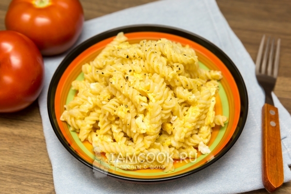 Opskrift på stegt pasta med æg