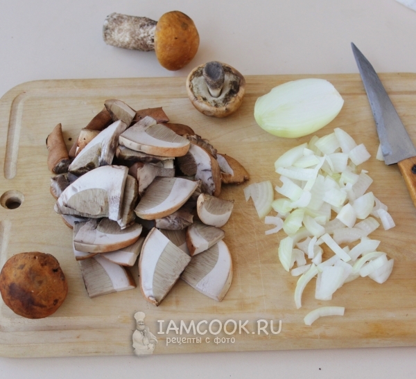 切洋葱和蘑菇