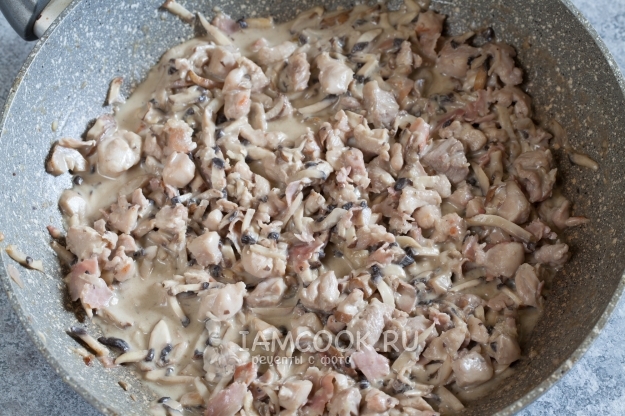 Forbered kødet med svampe og cremefløde