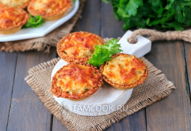 Julien's recipe in tartlets with mushrooms and cheese